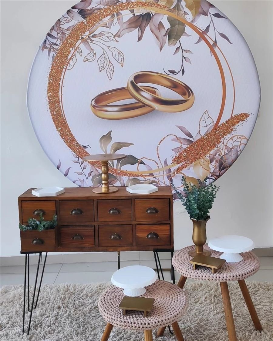 Decoração Alianças douradas da Locações Angel